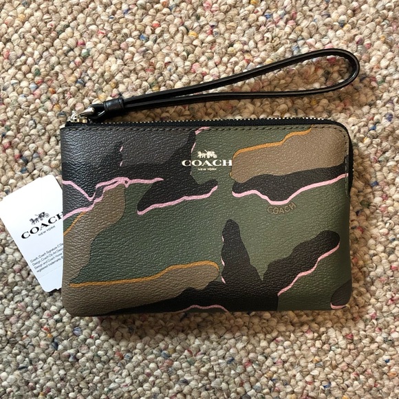 ๐ Coach Wild Camo Corner Zip Wristlet Green - Picture 2 of 6